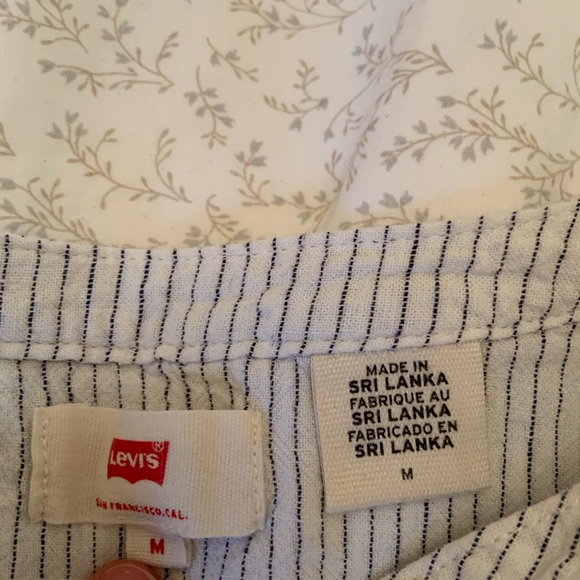 Levi’s top - Picture 2 of 3